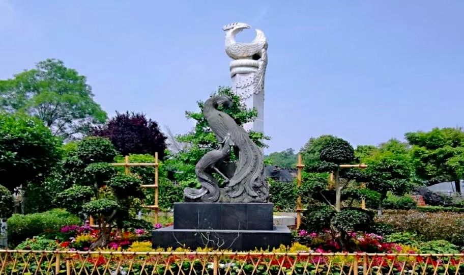 凤凰凤凰陵园园区主题雕塑景观